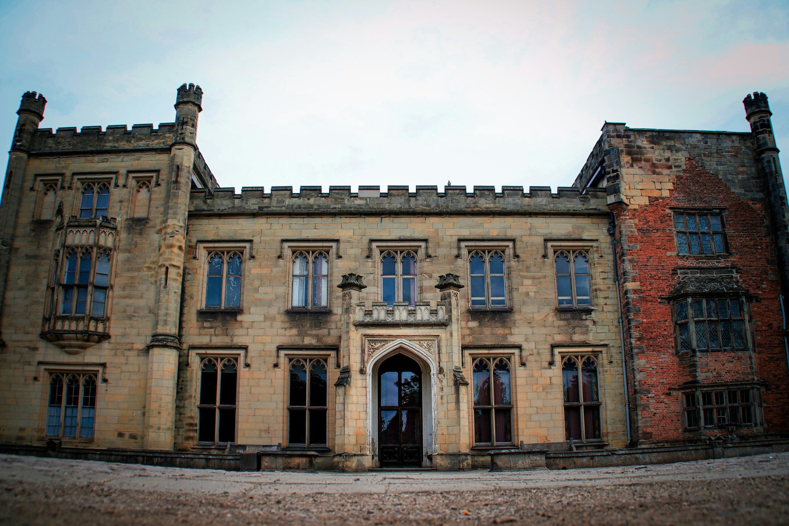 elvaston-castle-derby Photo by <a href="https://unsplash.com/@jasont378?utm_content=creditCopyText&utm_medium=referral&utm_source=unsplash">Jay Alexander</a> on <a href="https://unsplash.com/photos/a-large-brick-building-with-a-clock-on-the-front-of-it-h30hnzxJM50?utm_content=creditCopyText&utm_medium=referral&utm_source=unsplash">Unsplash</a>